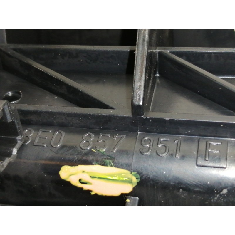 Recambio de cenicero para audi a4 berlina (8e) 2.0 fsi referencia OEM IAM 8E0857951  