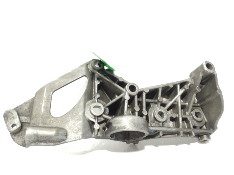 Recambio de soporte alternador para renault scenic ii confort dynamique referencia OEM IAM 8200072727  