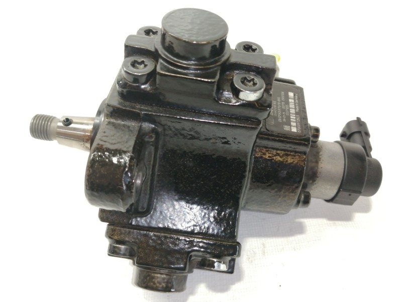 Recambio de bomba inyeccion para opel insignia berlina cosmo referencia OEM IAM 0445010193  