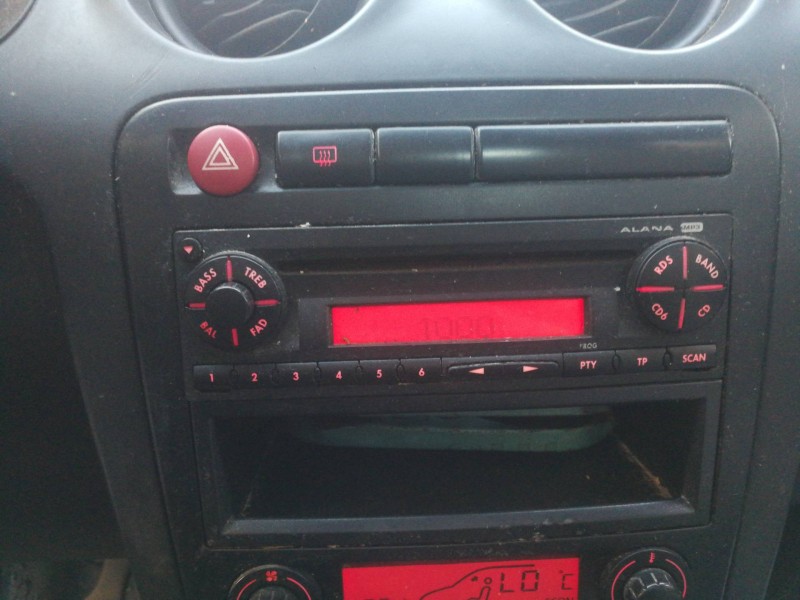 Recambio de sistema audio / radio cd para seat ibiza (6l1) stella referencia OEM IAM 03101007728007  