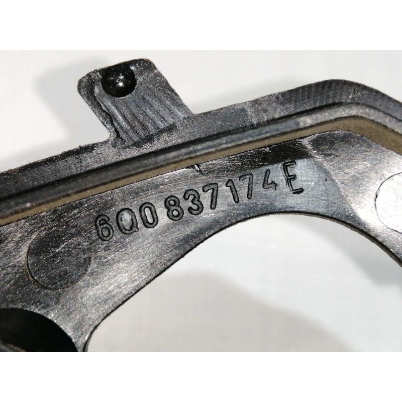 Recambio de maneta interior delantera derecha para volkswagen polo (9n3) advance referencia OEM IAM 6Q0837174  