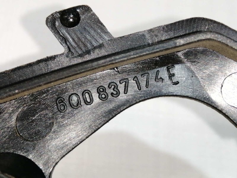 Recambio de maneta interior delantera derecha para volkswagen polo (9n3) advance referencia OEM IAM 6Q0837174  