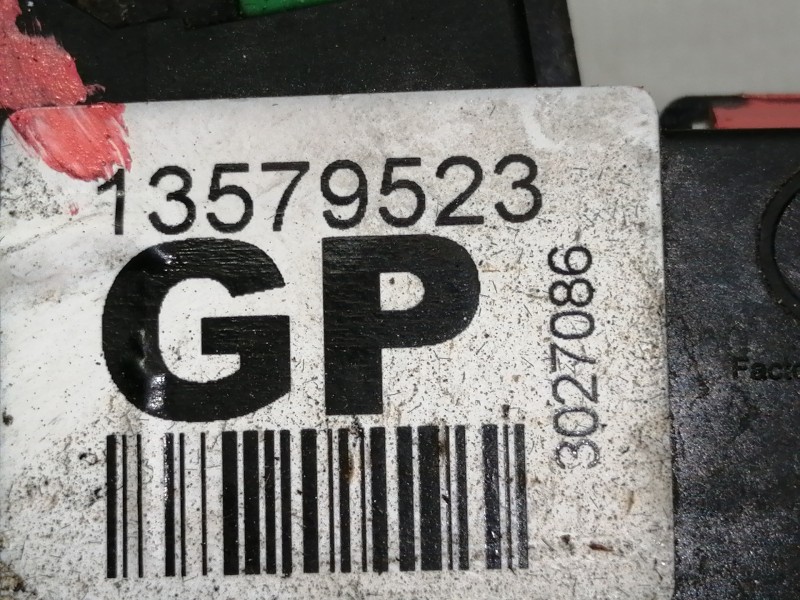 Recambio de cerradura puerta delantera derecha para opel adam unlimited ecoflex referencia OEM IAM 13579523  