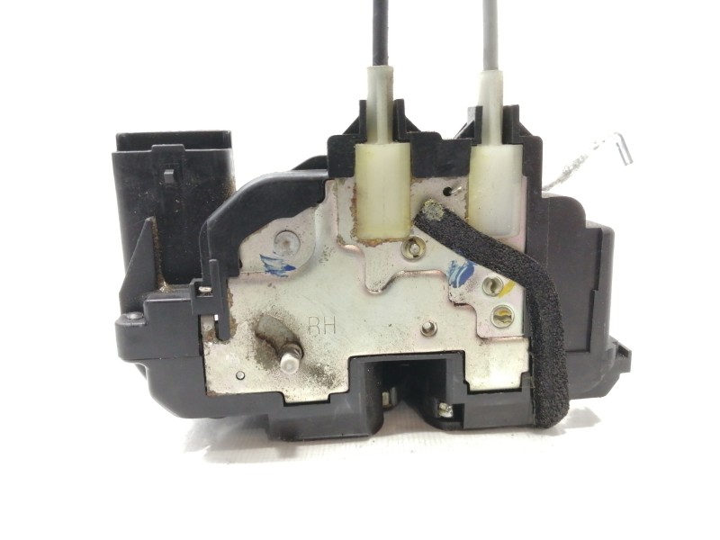 Recambio de cerradura puerta trasera derecha para hyundai i20 comfort referencia OEM IAM 81420  