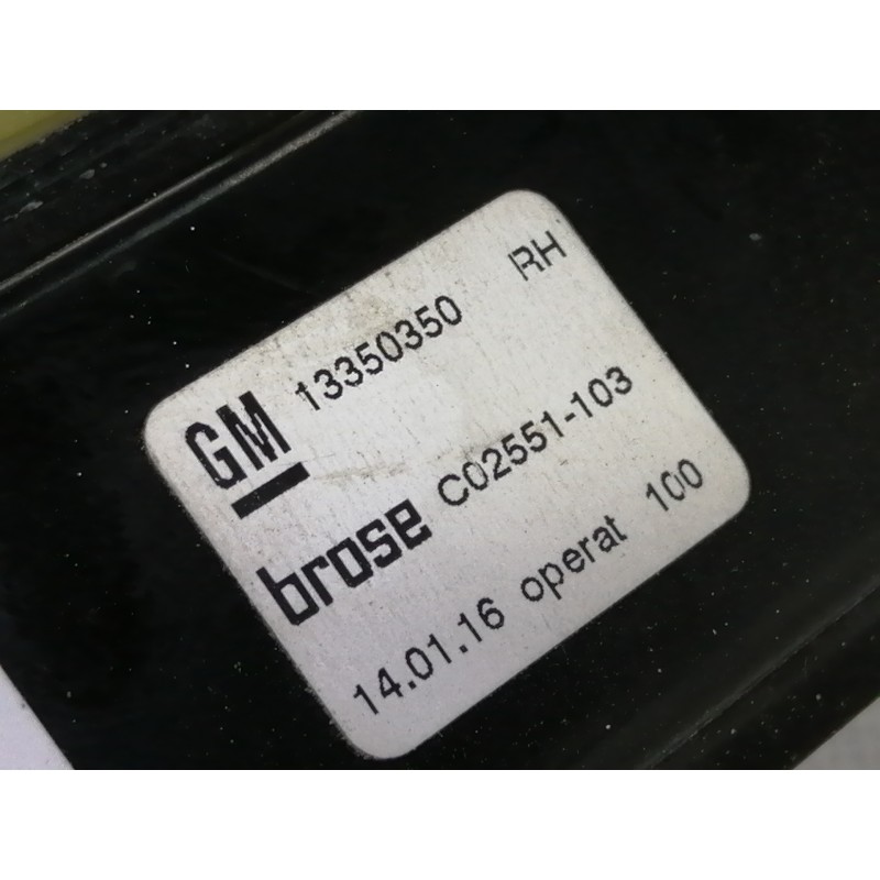 Recambio de elevalunas delantero derecho para opel adam unlimited ecoflex referencia OEM IAM 13350350  