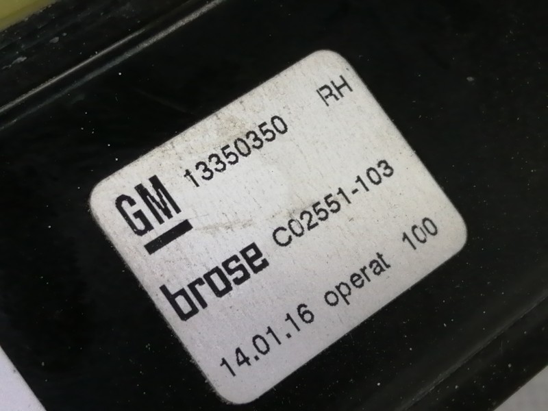 Recambio de elevalunas delantero derecho para opel adam unlimited ecoflex referencia OEM IAM 13350350  