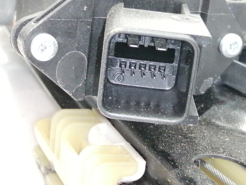 Recambio de elevalunas delantero derecho para opel adam unlimited ecoflex referencia OEM IAM 13350350  