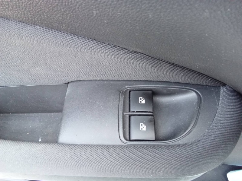 Recambio de mando elevalunas delantero izquierdo para opel adam unlimited ecoflex referencia OEM IAM 13360335  