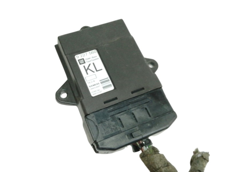 Recambio de centralita cierre para opel vectra c berlina club referencia OEM IAM 9227560  