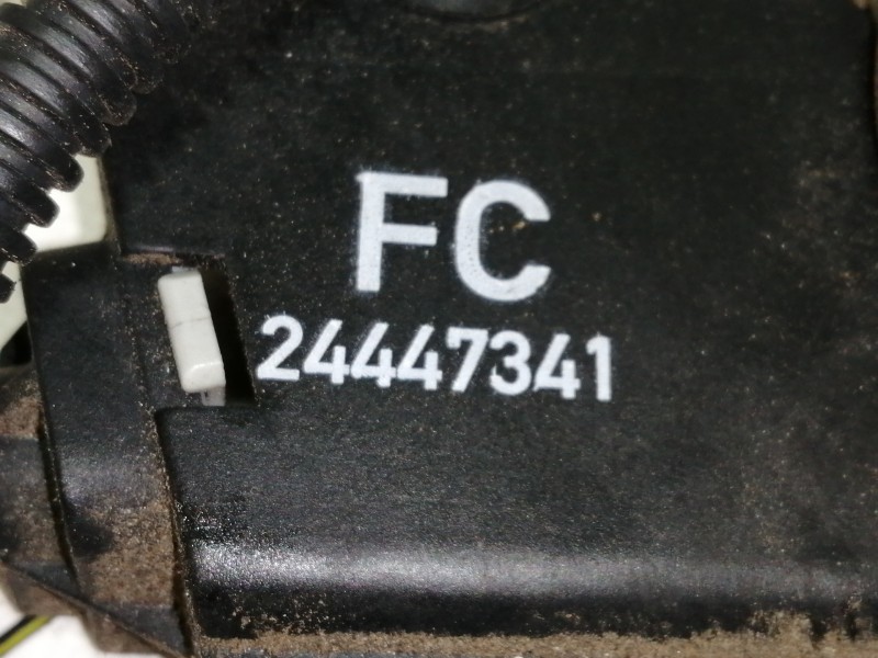 Recambio de cerradura puerta delantera derecha para opel vectra c berlina club referencia OEM IAM 24447341  