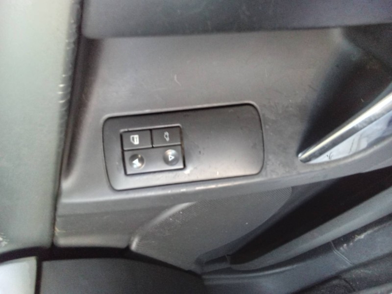 Recambio de mando elevalunas delantero derecho para opel vectra c berlina club referencia OEM IAM 09185958  