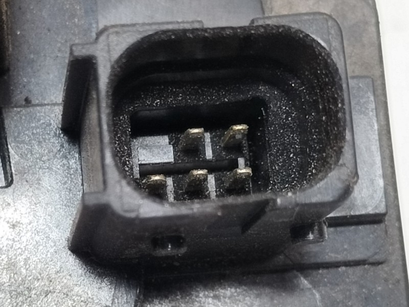 Recambio de cerradura puerta trasera izquierda para opel vectra c berlina 1.9 cdti referencia OEM IAM 13157758 13157758 