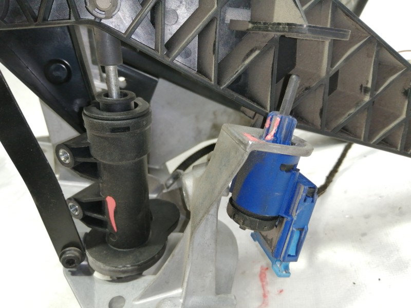 Recambio de potenciometro pedal para audi a6 berlina (4f2) 2.0 tdi referencia OEM IAM 4F1721523B  