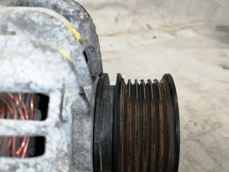 Recambio de alternador para renault clio iii 1.4 16v referencia OEM IAM 0124425034 8200323137 