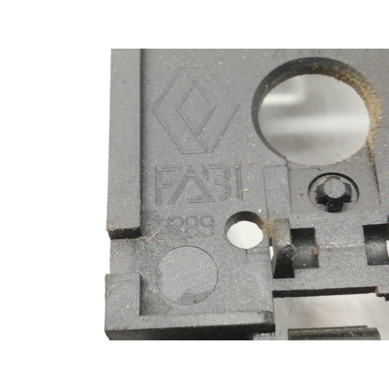 Recambio de cerradura puerta trasera izquierda para renault clio iii 1.4 16v referencia OEM IAM   