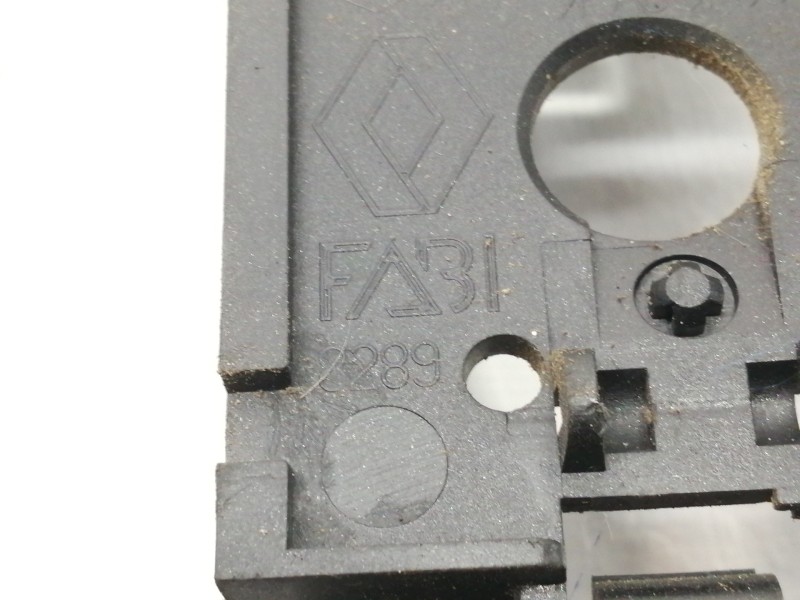 Recambio de cerradura puerta trasera izquierda para renault clio iii 1.4 16v referencia OEM IAM   