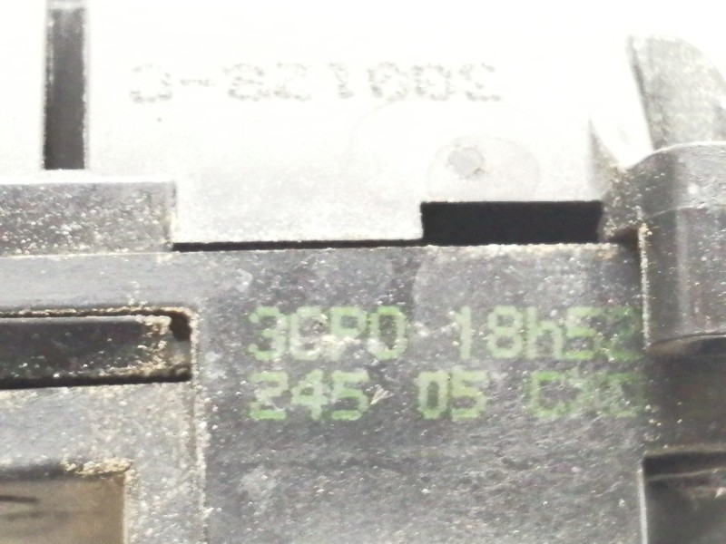 Recambio de cerradura puerta trasera izquierda para renault clio iii 1.4 16v referencia OEM IAM   