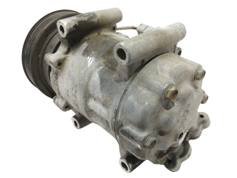 Recambio de compresor aire acondicionado para renault clio iii 1.4 16v referencia OEM IAM 8200365787  