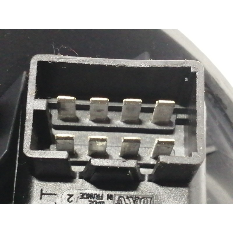 Recambio de mando retrovisor para renault clio iii 1.4 16v referencia OEM IAM 8200316977  