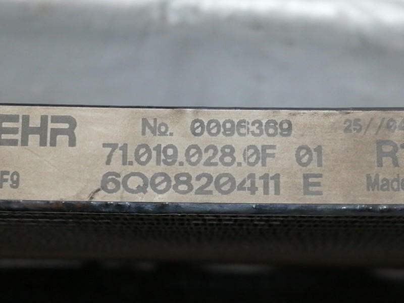 Recambio de condensador / radiador aire acondicionado para volkswagen polo (9n1) trendline referencia OEM IAM 6Q0820411E 7101902
