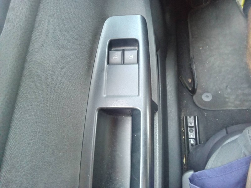 Recambio de mando elevalunas delantero izquierdo para volkswagen polo (9n1) trendline referencia OEM IAM 6Q1867171 6Q1867171E 