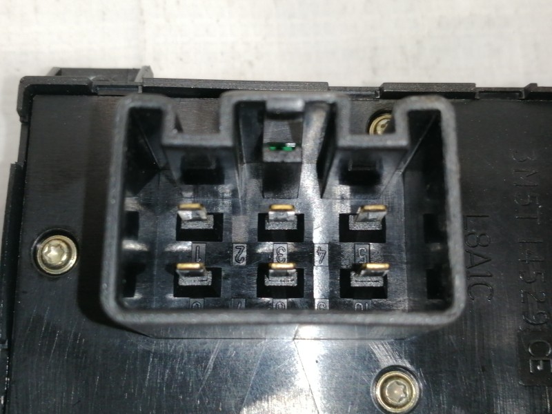 Recambio de mando elevalunas delantero izquierdo para ford focus berlina (cap) ghia referencia OEM IAM 3M5T14529CE 03168003 