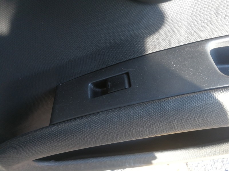 Recambio de mando elevalunas delantero derecho para nissan micra (k12e) acenta referencia OEM IAM 80960AX100  