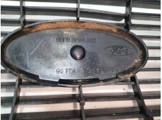 Recambio de rejilla delantera para ford fiesta berlina ghia referencia OEM IAM 96FB8200ACM   2