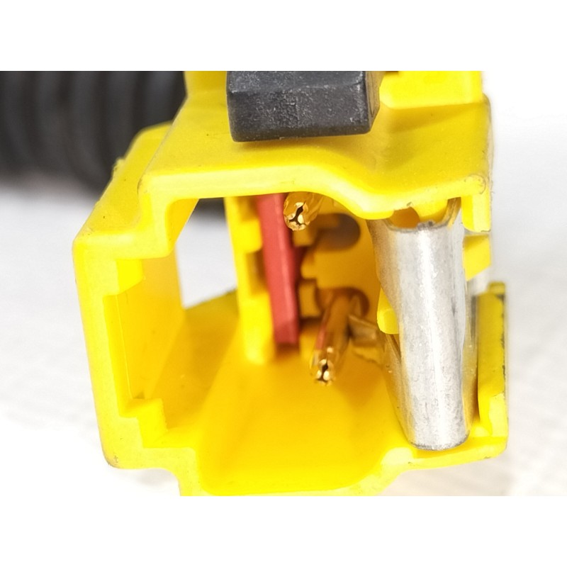 Recambio de enganche cinturon delantero derecho para ford escort berlina/turnier 1.6 16v cat referencia OEM IAM 104829R  