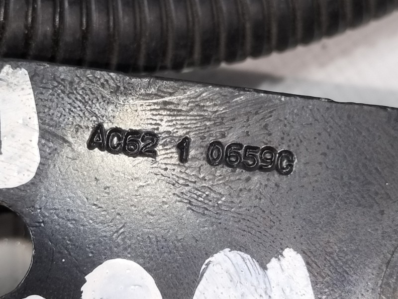 Recambio de enganche cinturon delantero derecho para ford escort berlina/turnier 1.6 16v cat referencia OEM IAM 104829R  