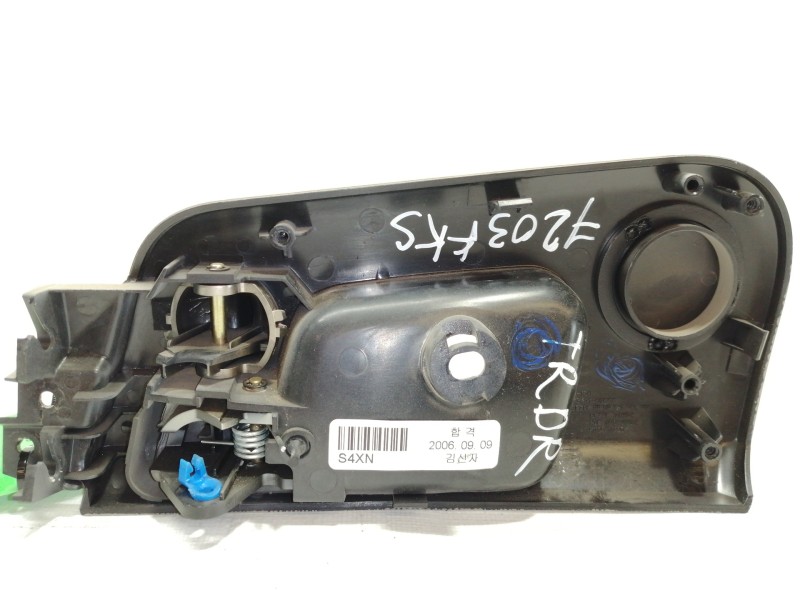 Recambio de maneta interior trasera derecha para ssangyong kyron 200 xdi limited referencia OEM IAM 7342109000  