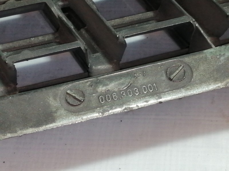 Recambio de rejilla delantera para fiat regata berlina 70 es referencia OEM IAM 006303001  