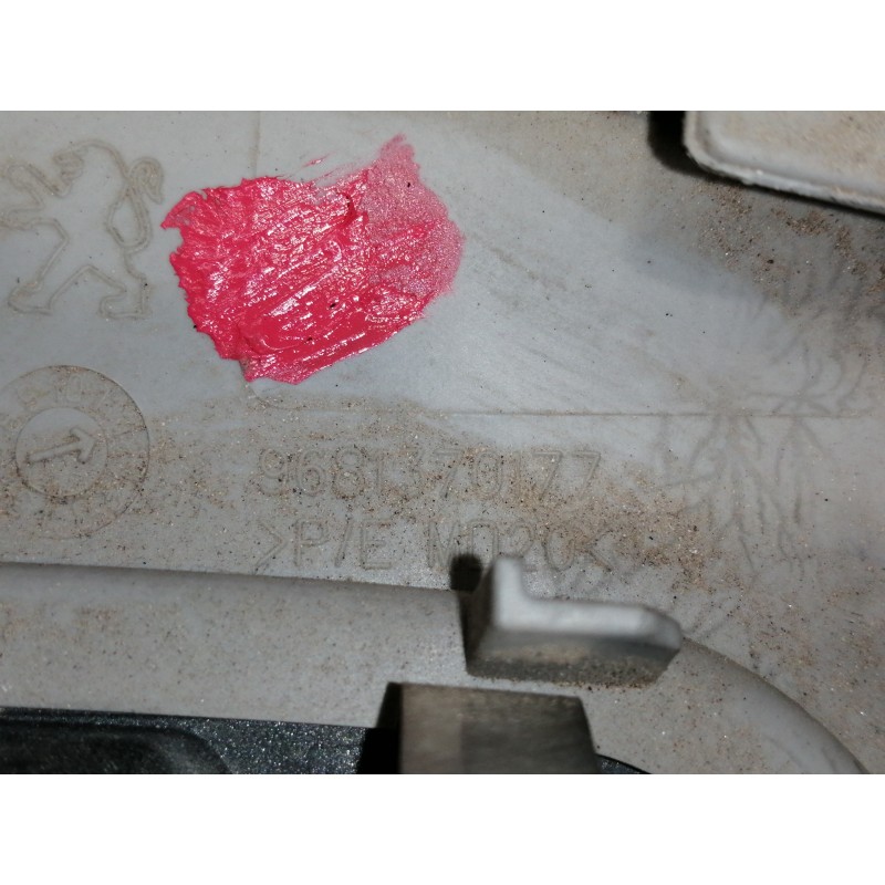 Recambio de luz interior para peugeot 308 gt referencia OEM IAM 9681370177  