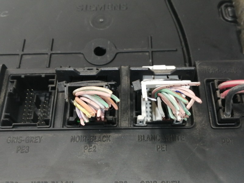 Recambio de modulo electronico para renault megane ii classic berlina confort authentique referencia OEM IAM 8200309690  