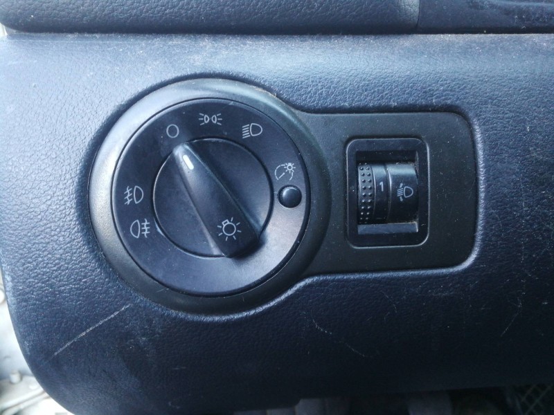 Recambio de mando luces para skoda octavia berlina (1u2) 1.9 tdi referencia OEM IAM 1U0941531A  