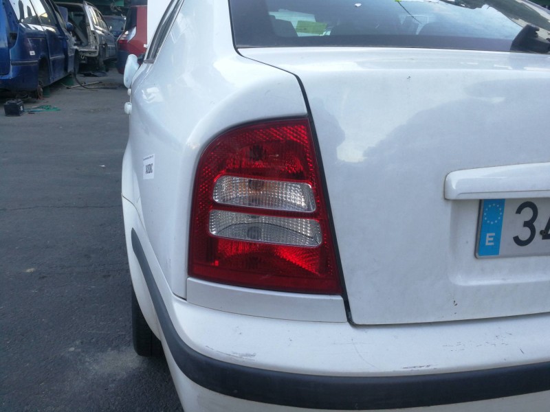 Recambio de piloto trasero izquierdo para skoda octavia berlina (1u2) 1.9 tdi referencia OEM IAM 086651903L  