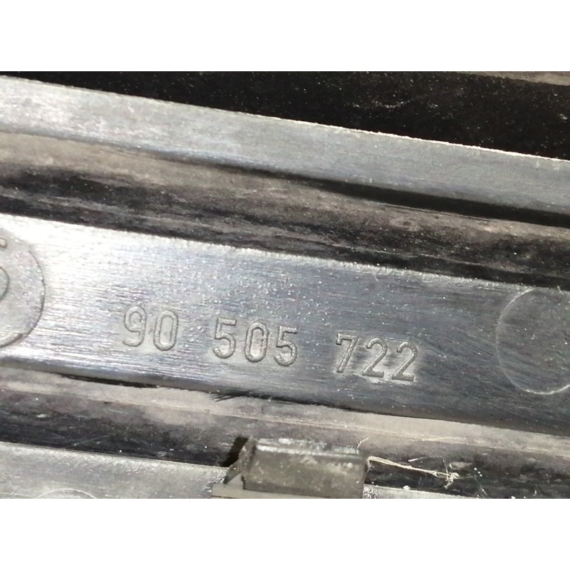 Recambio de rejilla delantera para opel vectra b berlina comfort referencia OEM IAM 90505722  