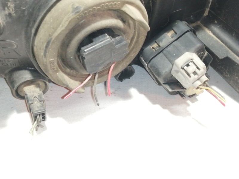 Recambio de faro derecho para mitsubishi space wagon (n80/n90) 2,4 glx referencia OEM IAM   