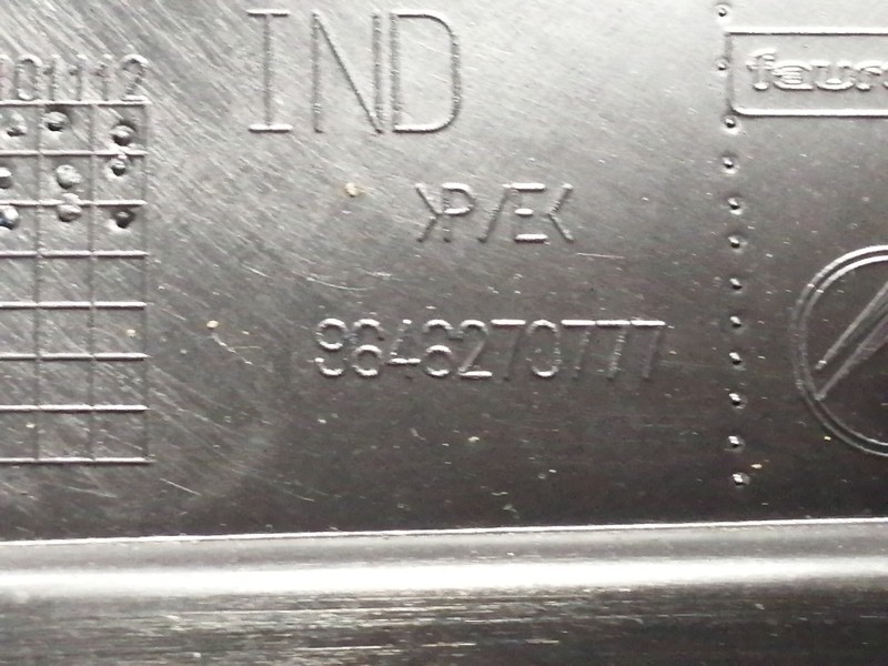 Recambio de guarnecido puerta delantera izquierda para citroën c4 berlina lx referencia OEM IAM 96468006ZD  