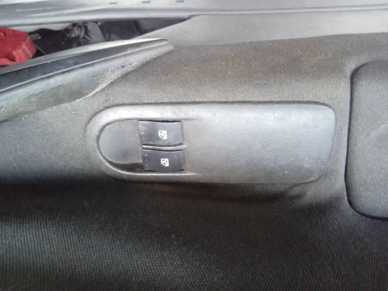 Recambio de mando elevalunas delantero izquierdo para renault megane ii berlina 3p confort authentique referencia OEM IAM 156018