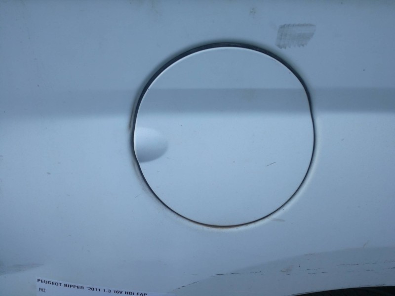Recambio de tapa exterior combustible para peugeot bipper 1.3 16v hdi fap referencia OEM IAM 1353354080  