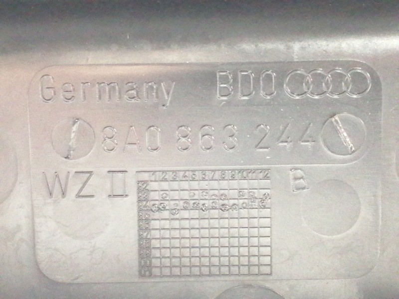 Recambio de apoyabrazos central para audi coupe (8b3) básico referencia OEM IAM 8A1863243D  