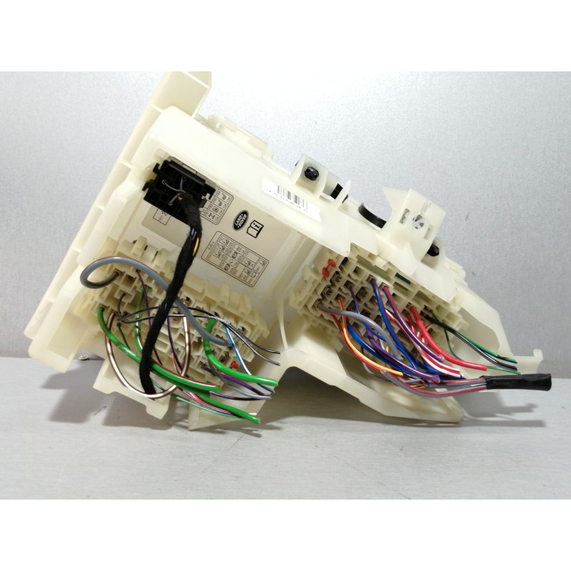 Recambio de caja reles / fusibles para land rover freelander (lr2) td4 xs referencia OEM IAM TLS115  