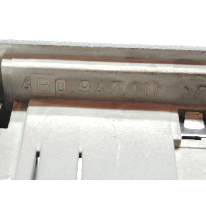 Recambio de luz interior para audi allroad quattro (4b5) 2.5 tdi (132kw) referencia OEM IAM 4B0947111  