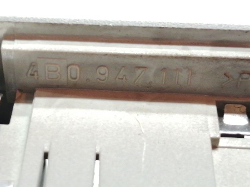 Recambio de luz interior para audi allroad quattro (4b5) 2.5 tdi (132kw) referencia OEM IAM 4B0947111  