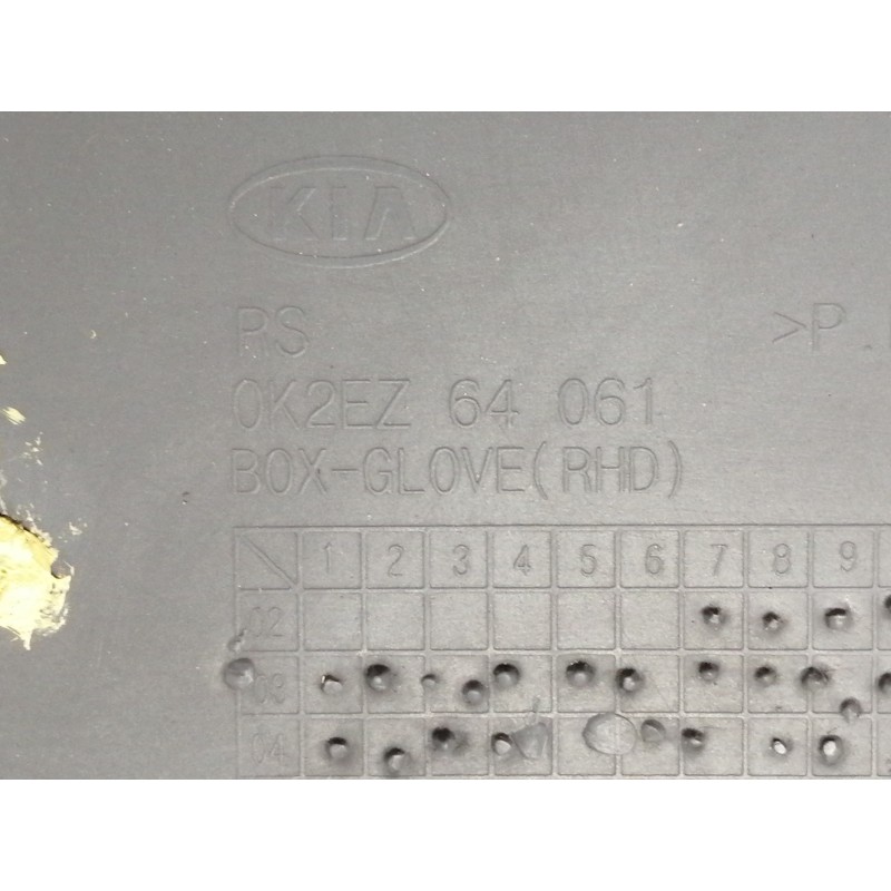 Recambio de guantera para kia carens 2.0 crdi lx monovolumen referencia OEM IAM 0K2EZ64061 0K2EZ64030A44 INGLES