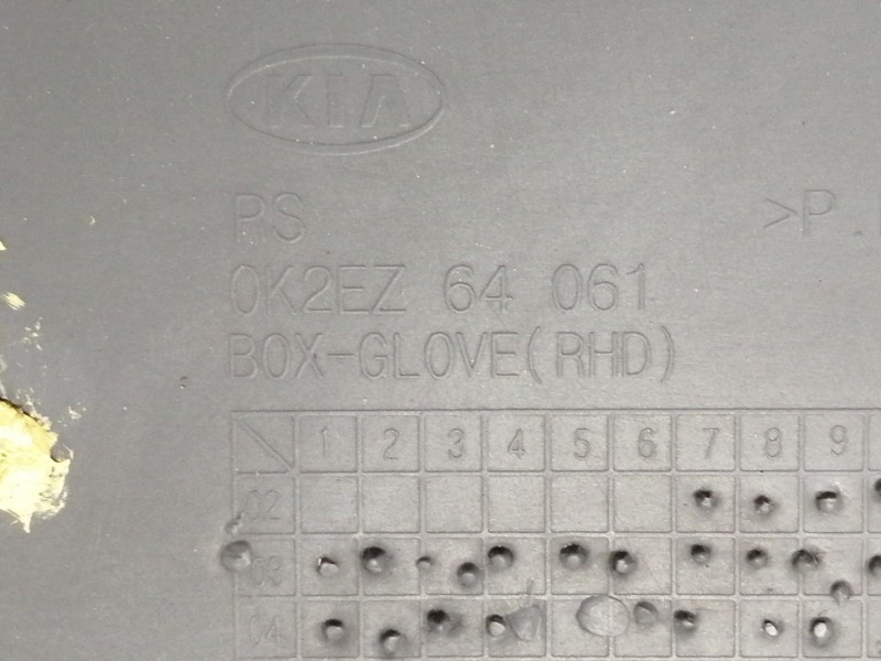 Recambio de guantera para kia carens 2.0 crdi lx monovolumen referencia OEM IAM 0K2EZ64061 0K2EZ64030A44 INGLES
