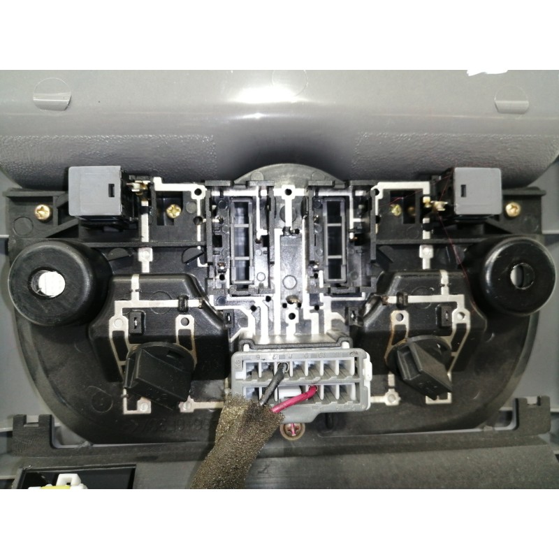 Recambio de luz interior para kia carens 2.0 crdi lx monovolumen referencia OEM IAM 928003E0  