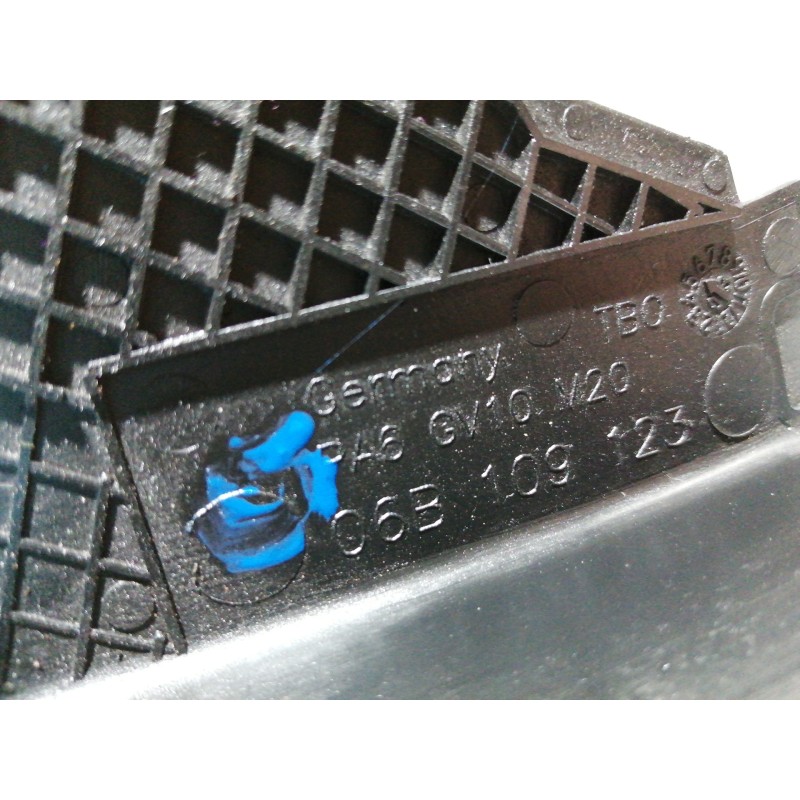 Recambio de tapa distribucion para audi a3 (8p) 1.6 ambiente referencia OEM IAM 06A109175  