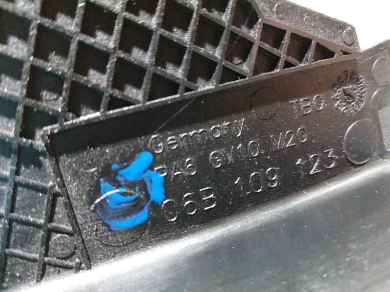 Recambio de tapa distribucion para audi a3 (8p) 1.6 ambiente referencia OEM IAM 06A109175  